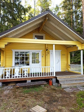 Erämökki järven rannalla Laitila